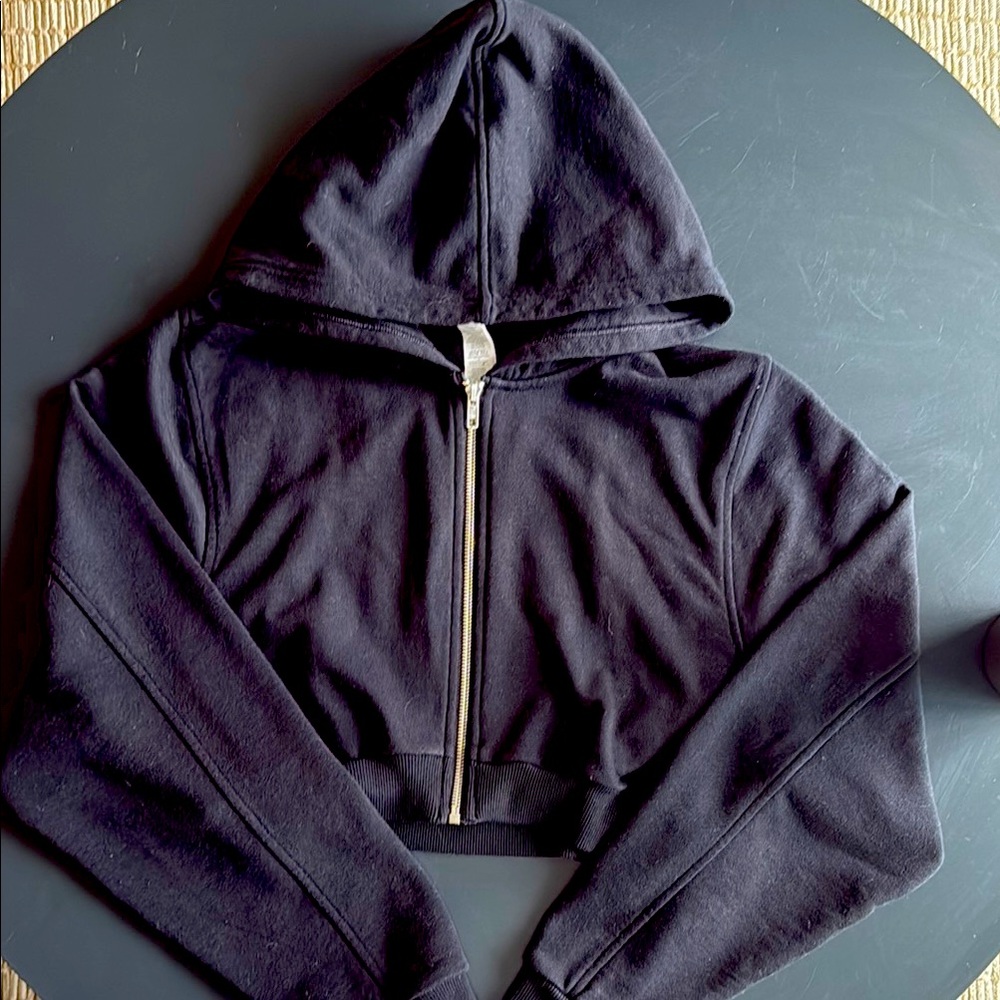 ALO Yoga Sweet Escape Black Cropped Zip-Up Hoodie